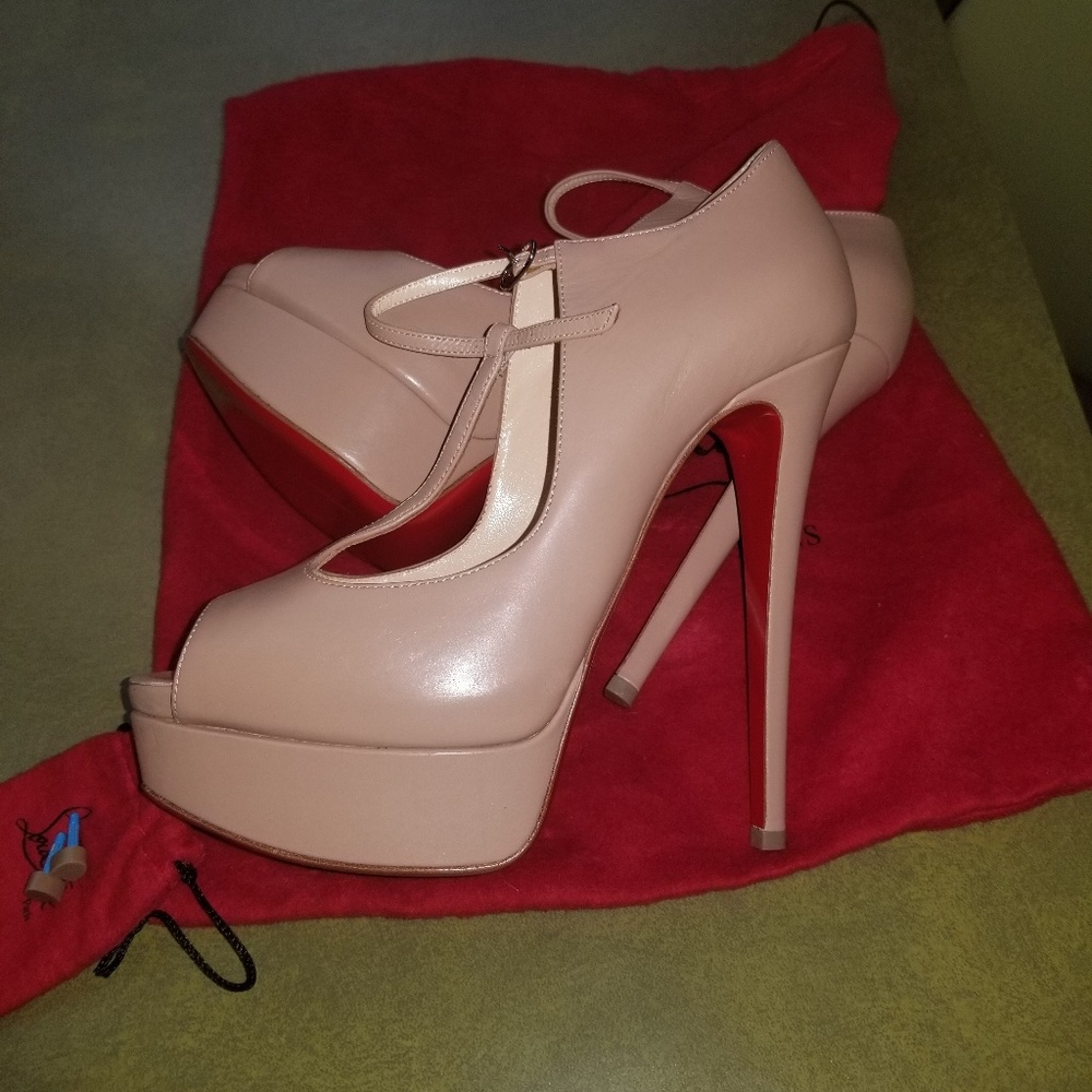 Christian louboutin nude high heel